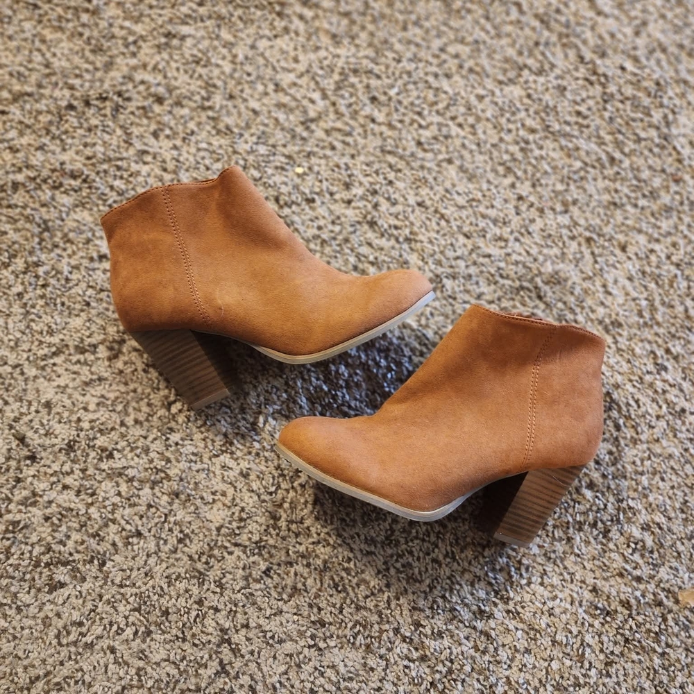 NWT Women's Tan Ankle Boots